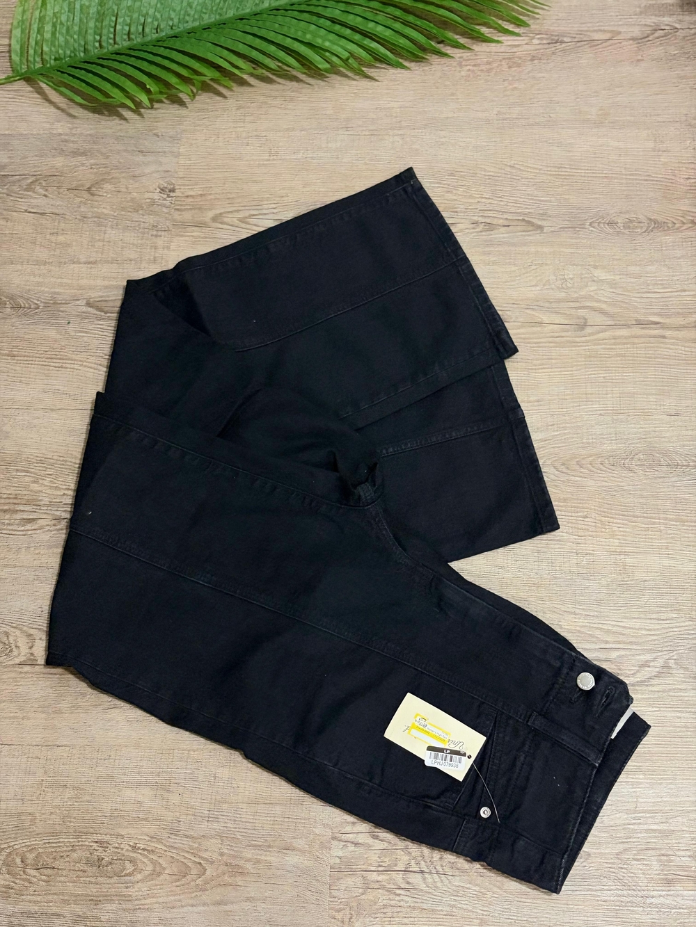 Universal Thread Black High-Rise Straight Jeans